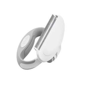 Pettine bianco per cani e gatti con denti fini in metallo e manico grigio rotante, ideale per rimuovere peli e sporco.